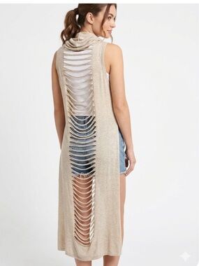 Shawl Dawls Slitback Convertible Shawl in Heathered Oatmeal - One Size Fits Most